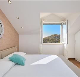 4 Bedroom Villa with pool and terrace near Dubrovnik, Sleeps 8